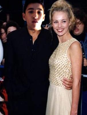 hassan le pot avec la fille qui mimi
